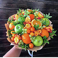Фруктовий букет Веселий настрій (мандарини, яблука, апельсини, виноград) і живі троянди, помаранчевий