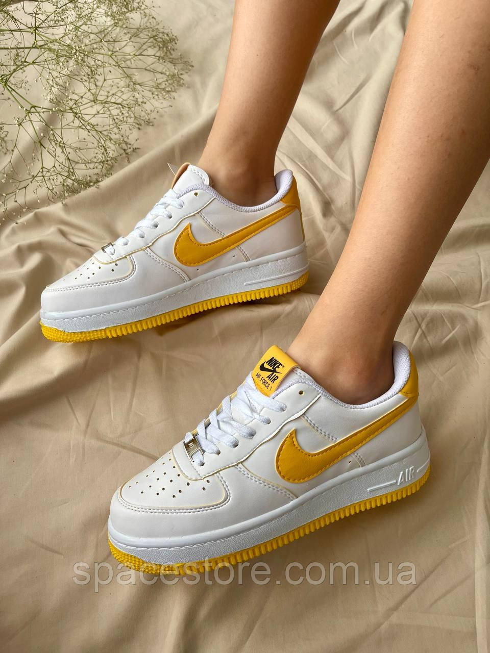Nike Air Force 1 Low White Yellow Logo
