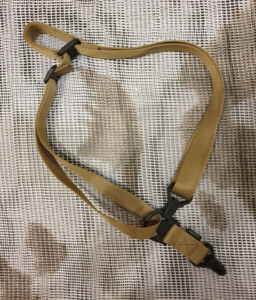 Одне — Двоточковий збройовий тактичний ремінь Magpul MS3 Sling койот.