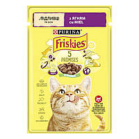 Вологий корм FRISKIES (Фріскіс) для дорослих котів, шматочки у підливці з ягням 85 г (7613036974431)