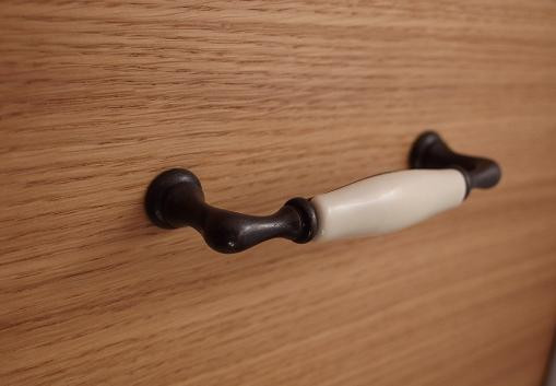 Мебельная ручка в стиле прованс и кантри