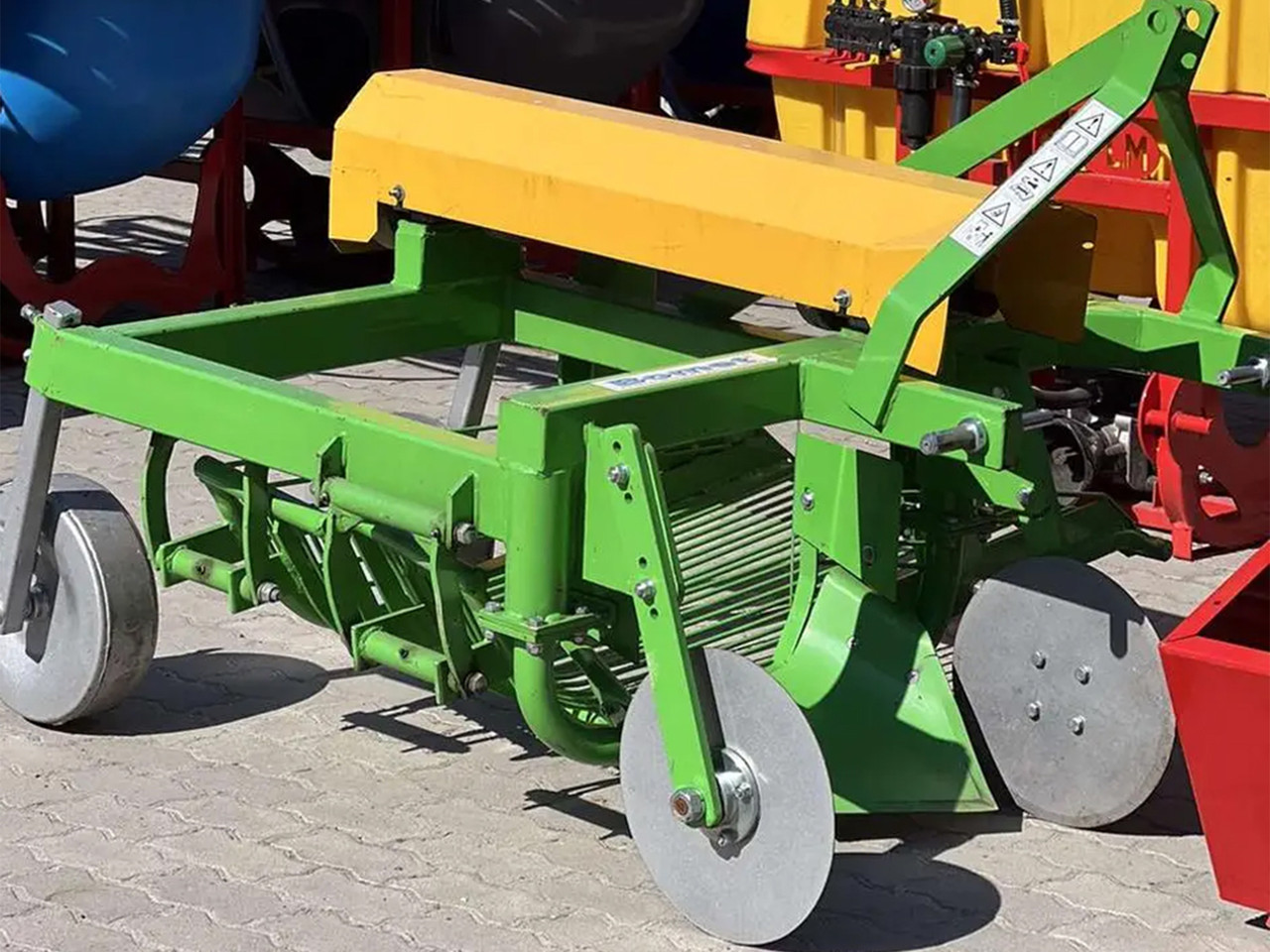 Картоплекопачка вібраційна однорядна Bomet Z655 на трактор