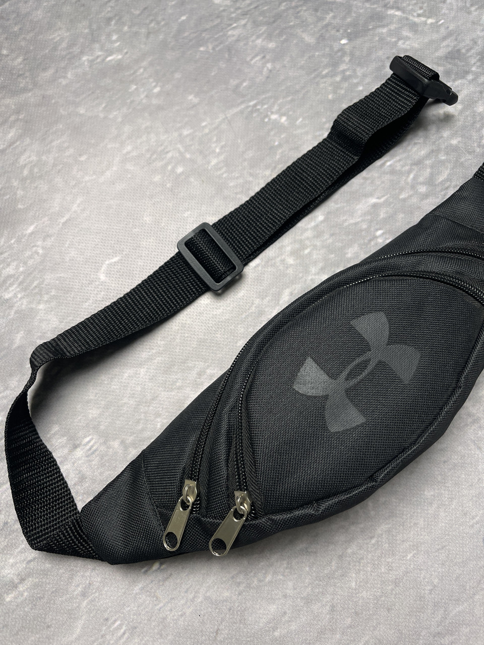 Бананка чоловіча жіноча спортивна under armour на пояс через плече чорна сумка поясна андер армор