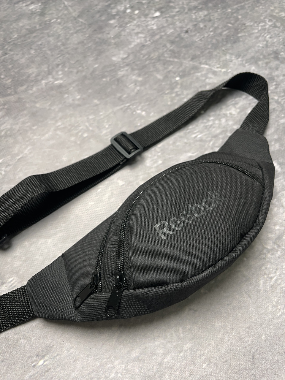 Бананка reebok чоловіча жіноча спортивна на пояс через плече чорна сумка поясна рибок повсякденна