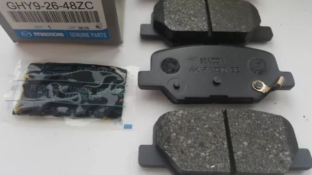 Гальмівні колодки задні дискові Mazda GHY92648ZD