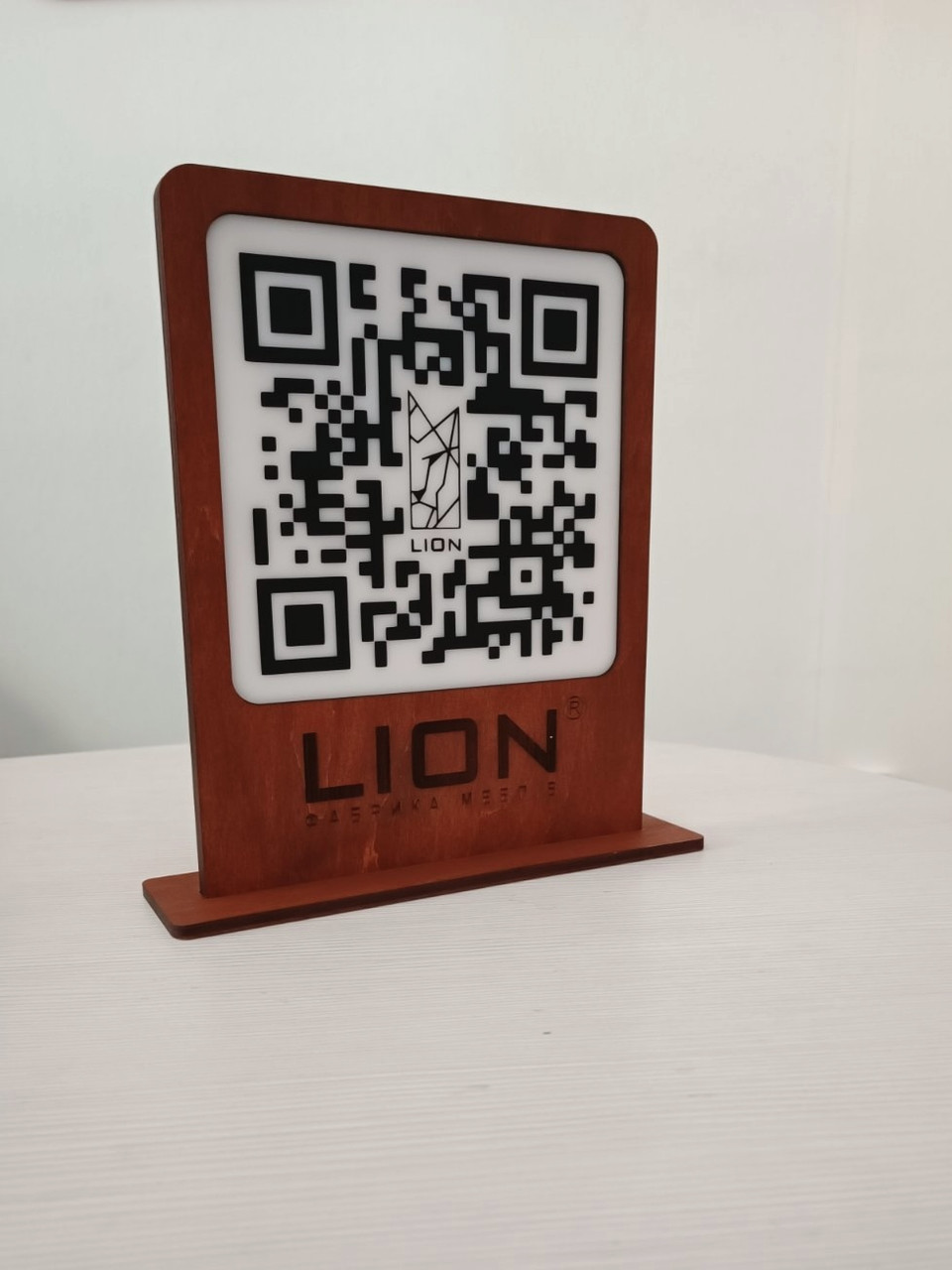 НЕ БАНАЛЬНА табличка-візитка з QR-кодом настільна. Лаконічний сучасний дизайн!, фото 1