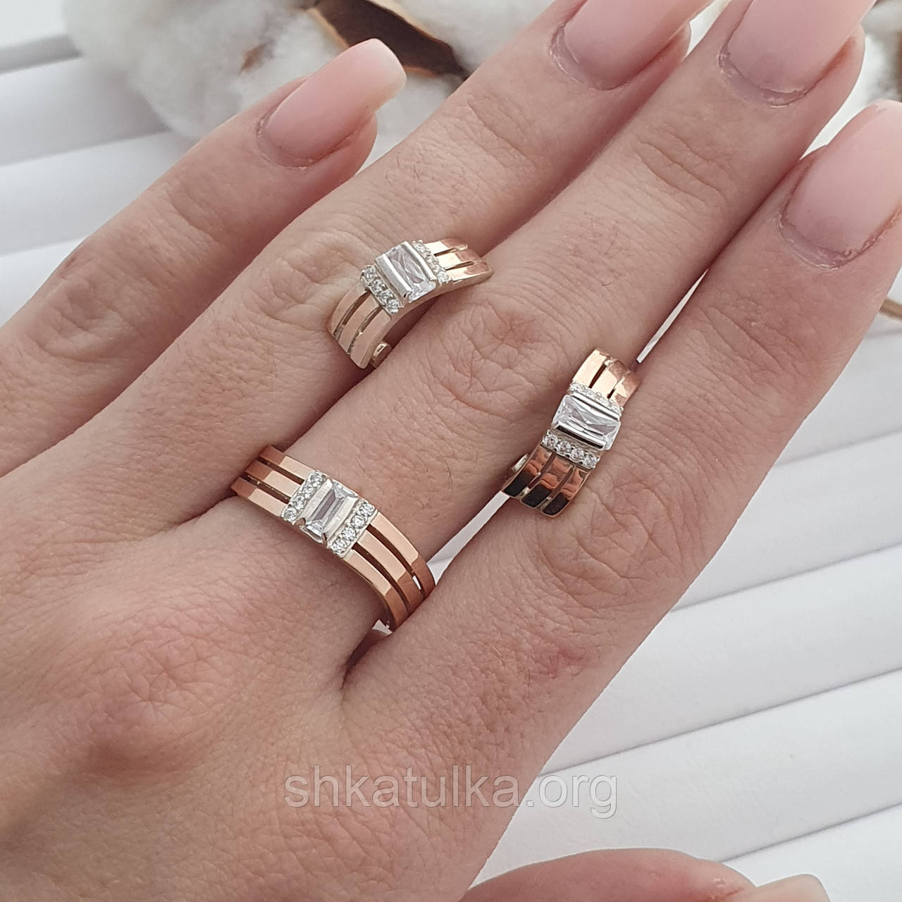 Комплект каблучка та сережки срібний Касандра з золотими напайками та фіанітами