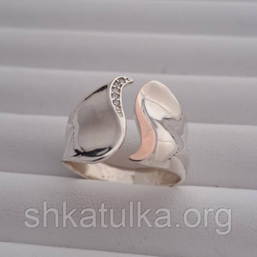 Кольцо серебряное незамкнутое Камея необычной формы с фианитами и золотой напайкой - фото 2 - id-p1813556760
