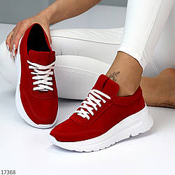 Яскраві червоні замшеві жіночі кросівки натуральна замша на білій підошві