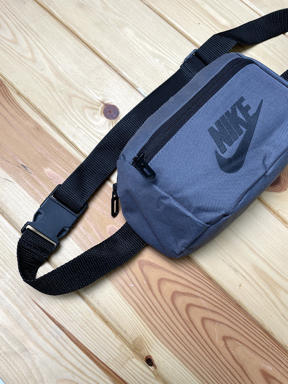Сумка бананка Nike спортивна чоловіча жіноча на пояс через плече сіра сумка поясна найк