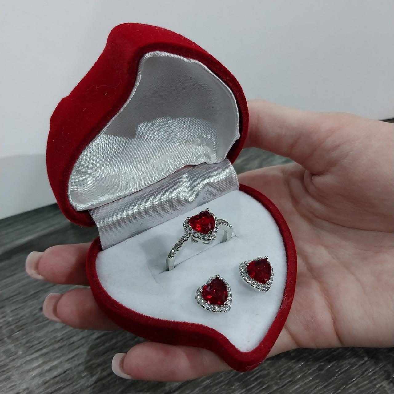 Набір сережки та каблучка "Сердечки яскравий рубін у сріблі" солідний подарунок в коробочці для дівчини