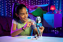 Лялька Monster High Frankie Stein Френкі Штейн з вихованцем 2022 HHK53, фото 8