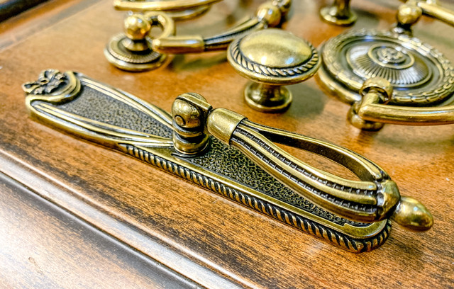 Стильні меблеві ручки