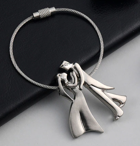 Брелок на ключі сріблястий метал молодий і наречена весільний подарунок типу замок