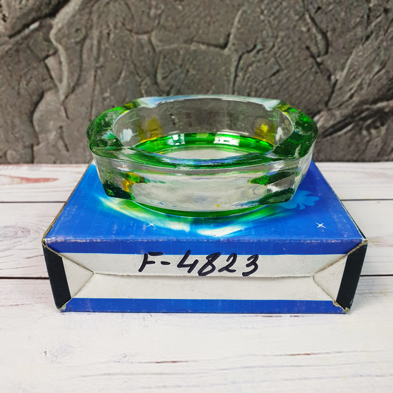 Пепельница стеклянная фигурная зеленая с цветочным мотивом круглая - фото 4 - id-p1814739478