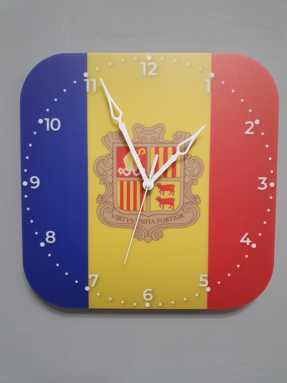 Настінний годинник прапор Андорри, андорський декор