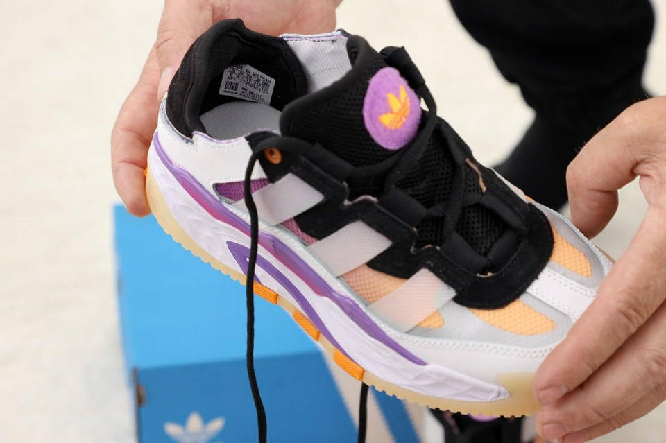 Adidas ape 77900 2025
