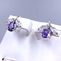 Сережки-гвоздики XР. Родій. Камені: білий та фіолетовий циркон. Довжина: 13 мм. Ширина: 12 мм.