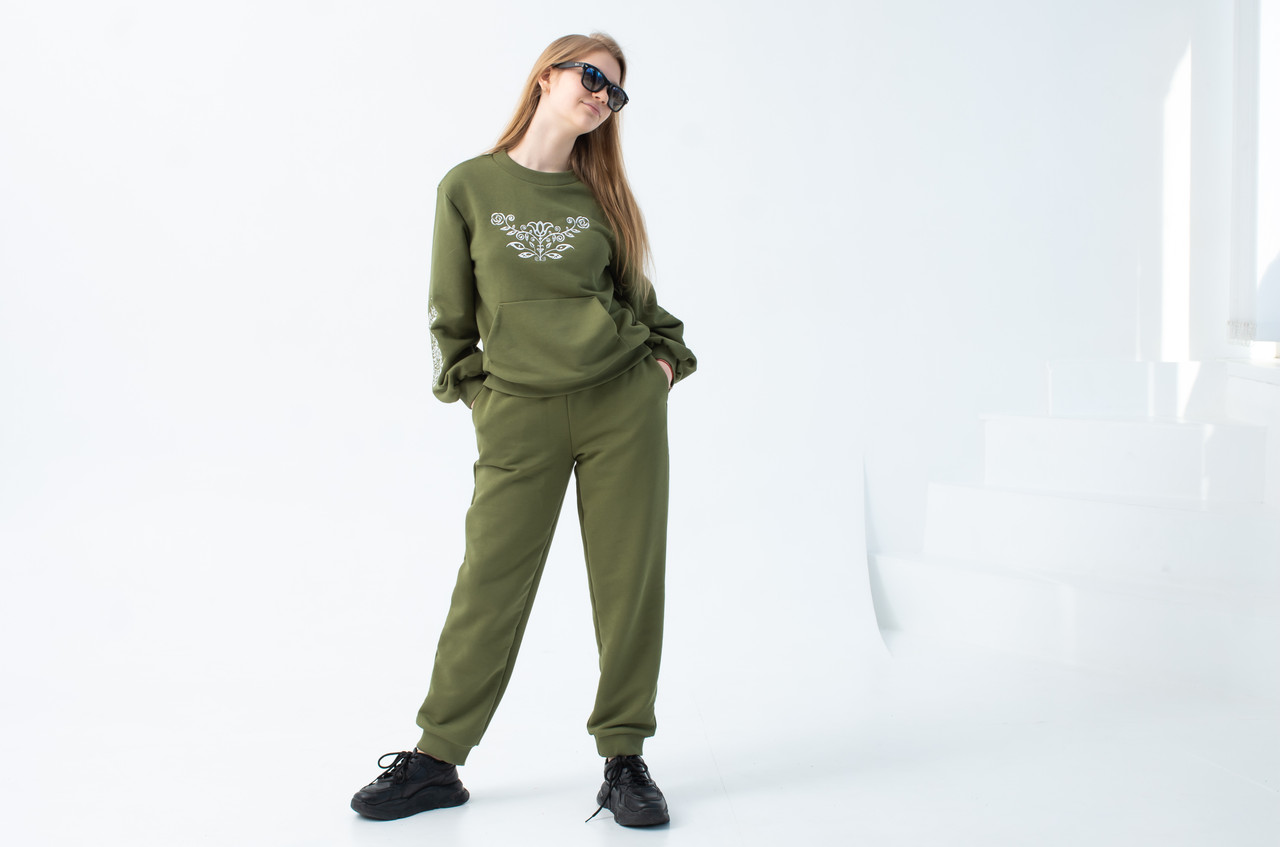 Костюм зі світшотом для дівчинки з вишивкою р.104-170, фото 1