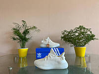 Женские кроссовки Adidas Yeezy Boost 350 (белые) рефлективные мягкие деми кроссы D339 Адидас Изи Буст тренд