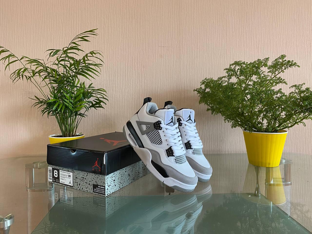 Чоловічі кросівки Nike Air Jordan 4 Retro (біло-сірі з чорним) стильні повсякденні кроси D334 Найк Аїр top, фото 1