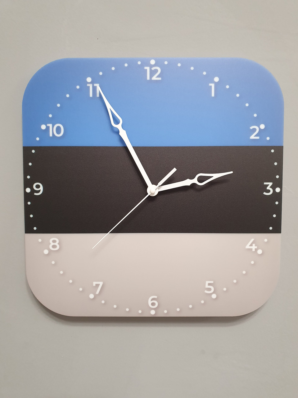 Настінний годинник прапор Естонії, подарунок естонцю, естонський декор