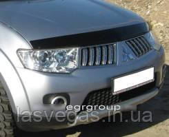 Дефлектор капота (вітровики) Mitsubishi Pajero Sport 2009- (SIM)