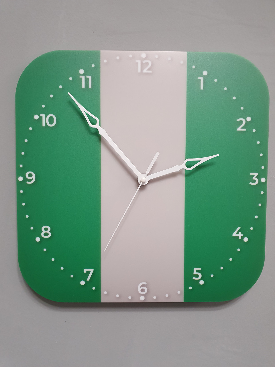 Настінний годинник прапор Нігерії, подарунок нігерійцю, нігерійський декор