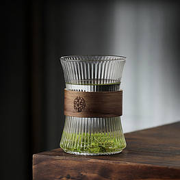 Склянка для чаю з дерев'яним тримачем