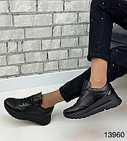 Жіночі натуральні шкіряні кросівки чорного кольору, шкіряні кросівки з перфорацією