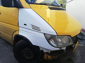 Крило Mercedes Sprinter 2000-2006 скловолокно