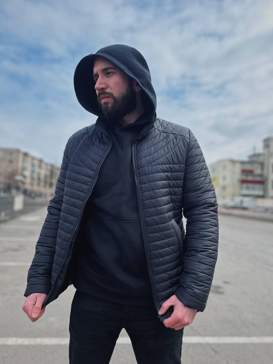 Чоловіча демісезонна стьобана куртка чорна