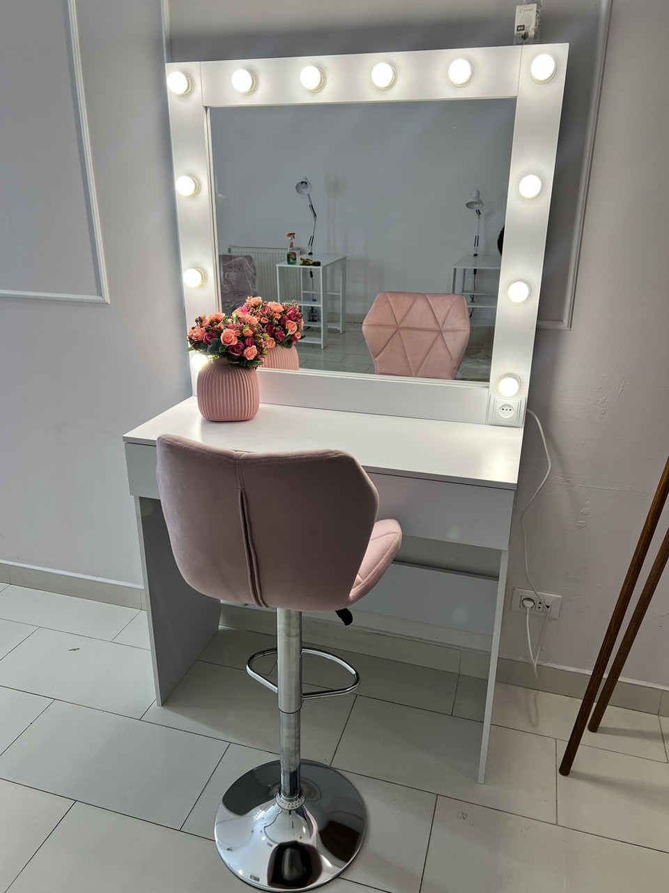 Стіл з дзеркалом з підсвічуванням. Стіл візажиста з підсвічуванням. Місце перукаря, фото 1
