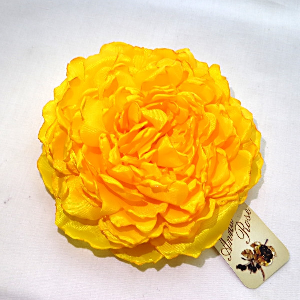 Брошь квітка з тканини ручної роботи "Жовта Півонія"