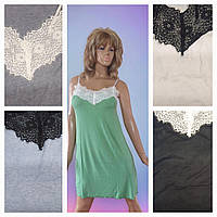 Нічна сорочка на тонкому плечі з мереживом
