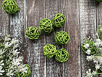 Шарики из ротанга 3 см, зеленые