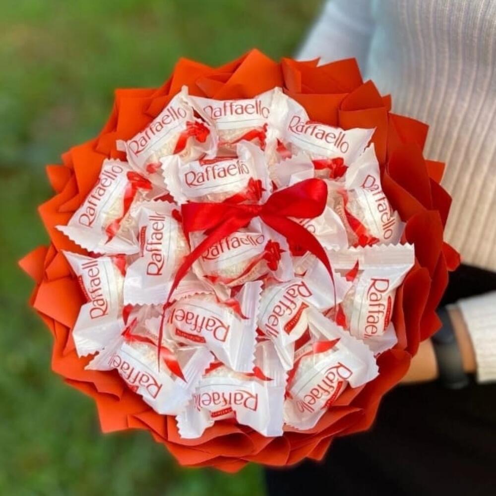 Букет з цукерок Рафаелло Raffaello (17 шт.) в руку оригінальний смачний подарунок, червоний, фото 1
