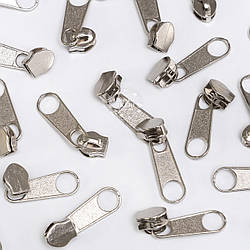 Бігунок металевий нікельований для рулонної блискавки Т3 (з довгим вушком)