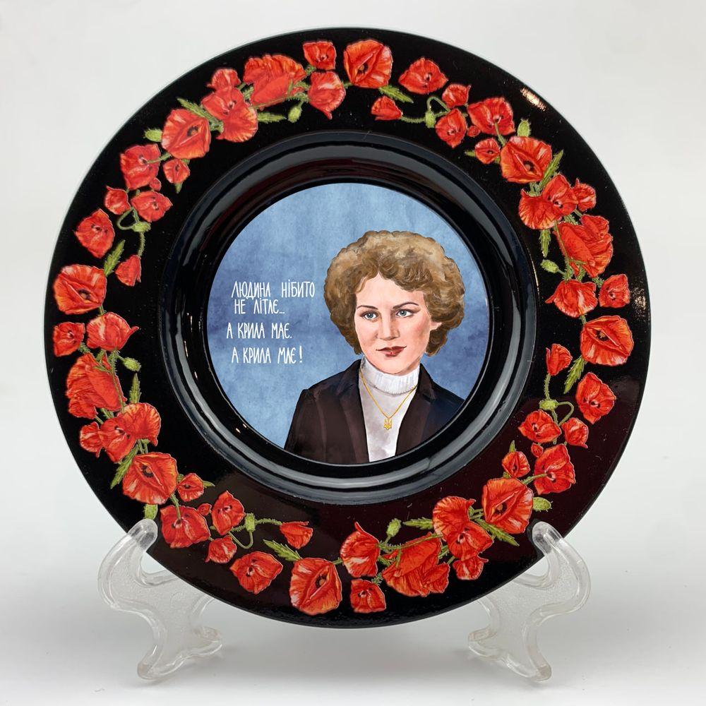 Тарілка дерев'яна чорна Ф14 Людина нібито не літає, а крила має Л. Костенко мхутарч0007ф14, фото 1