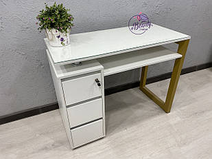 Манікюрний столик з залізної ніжкою