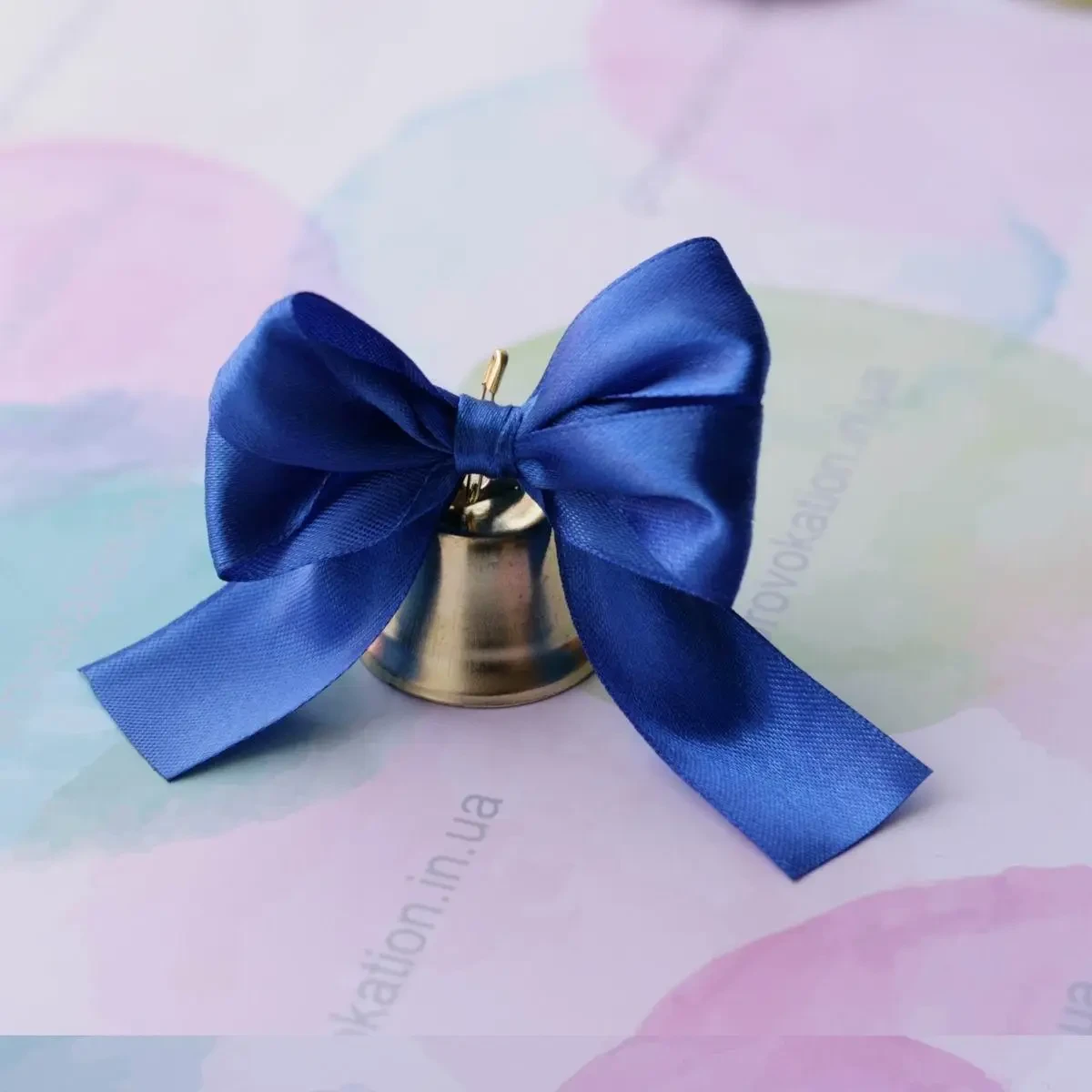 Дзвіночок 35мм на атласній синій стрічці 25мм