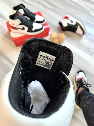 White and sales red retro jordans