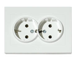 Розетка подвійна із заземленням біла GRANO