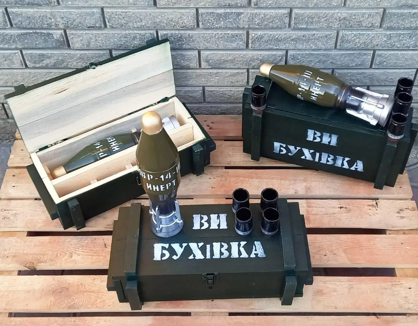Подарунковий набір для алкоголю міна з чарками в дерев'яний ящику