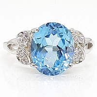 Серебряное кольцо с натуральным голубым топазом