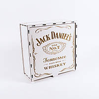 Коробка квадратная на засов с гравировкой белая "Jack Daniel's" 3