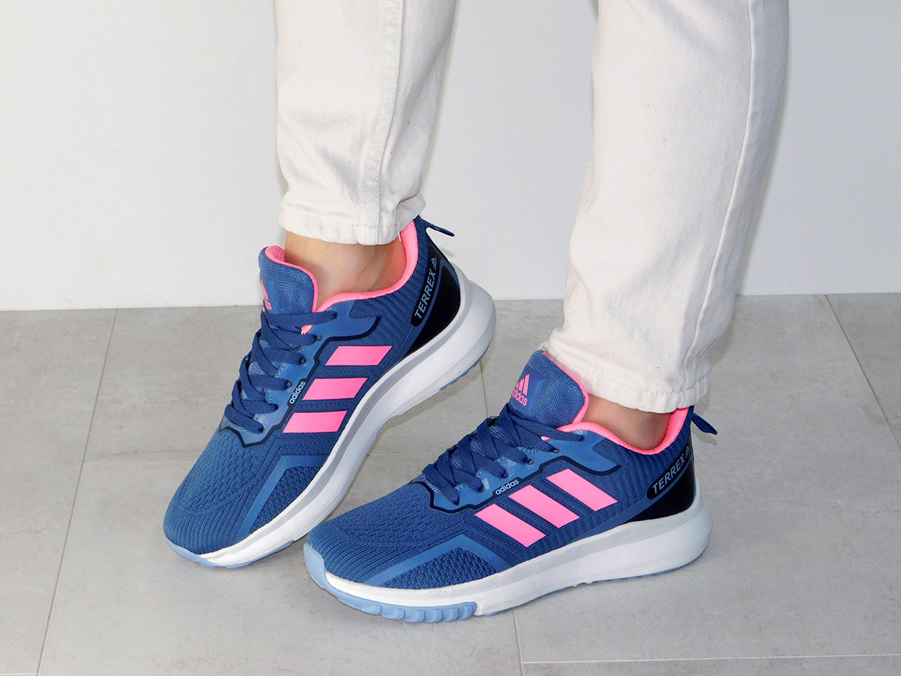 Жіночі кросівки сині з рожевим Adidas текстиль весна літо 39