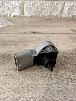 Датчик тиску повітря Volvo C30 C70 S40 V50 Bosch 0 261 230 236 (KG-7611)