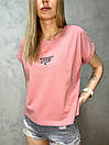 Жіноча вільна футболка з котону з написом на грудях (р. 42-46) 1171061r, фото 2