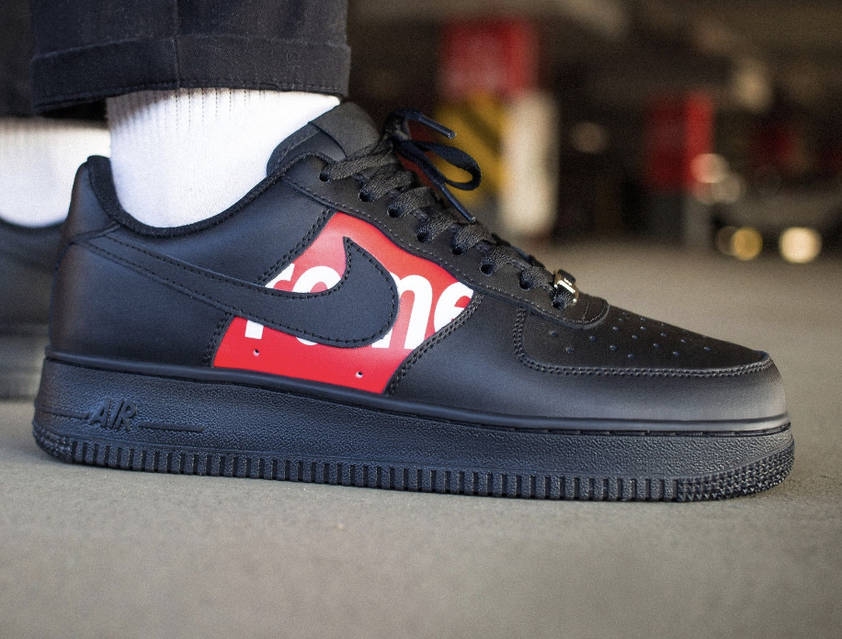 Nike air force 1 black supreme discount